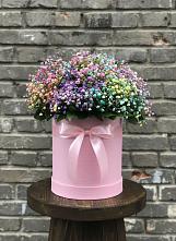 Цветочная композиция из Гипсофила и Розы в шляпной коробке в Федотово