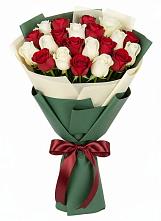 Букет Микс из красных и белых роз в Федотово