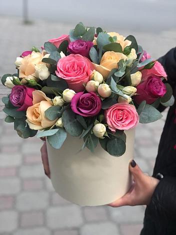 Цветочная композиция из Розы в шляпной коробке в Федотово