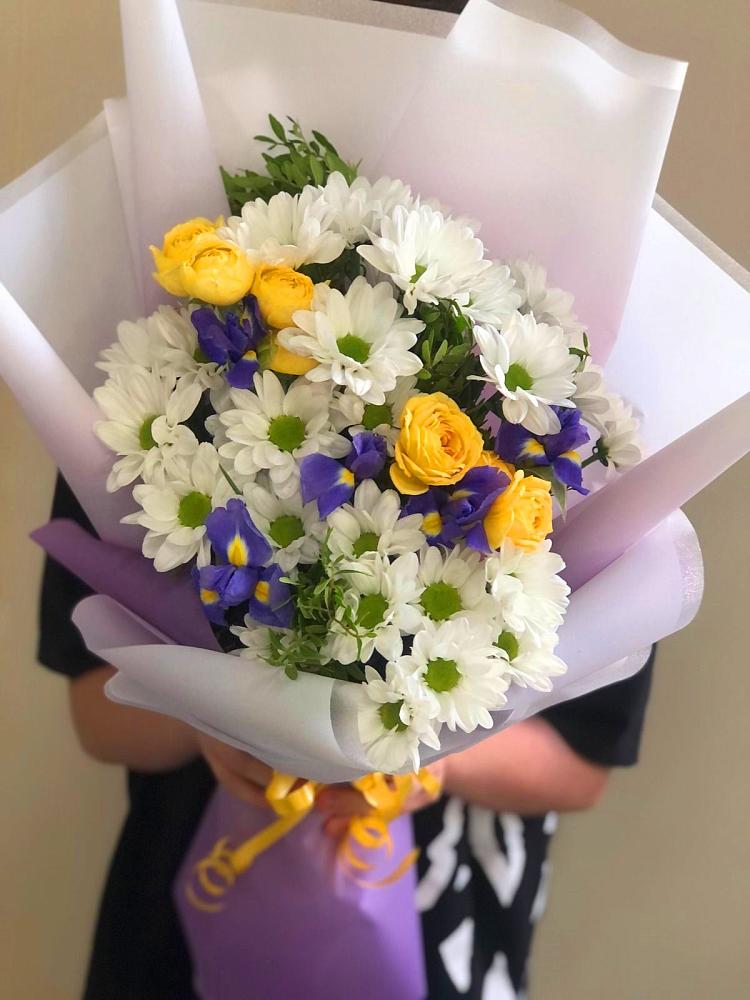 Букет цветов из: Ирисы, Хризантемы и Розы в Федотово
