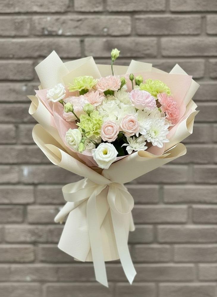 Букет цветов из: Гвоздики, Розы, Лизиантусы и Хризантемы в Федотово