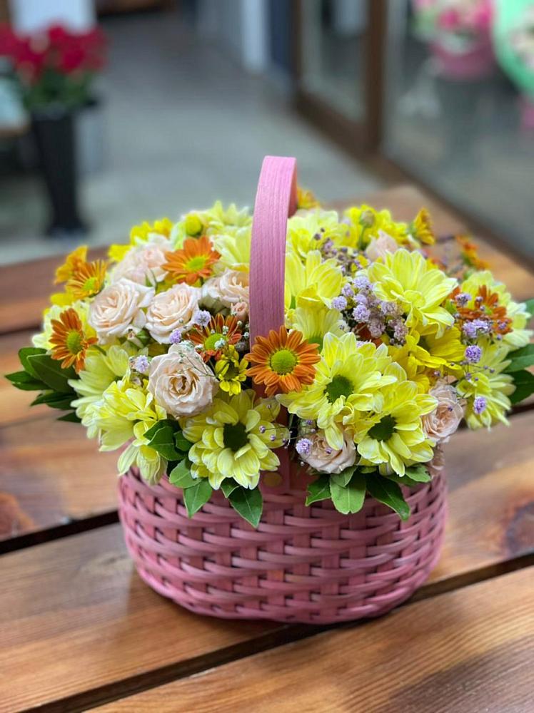 Цветочная композиция из Хризантемы и Розы в корзине в Федотово