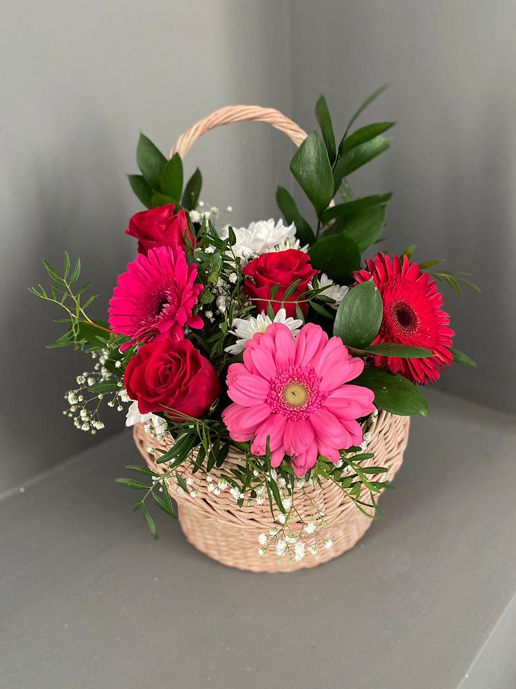 Цветочная композиция из Розы, Хризантемы и Герберы в корзине в Федотово