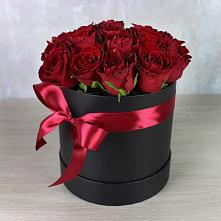 Цветочная композиция из Розы в шляпной коробке в Федотово