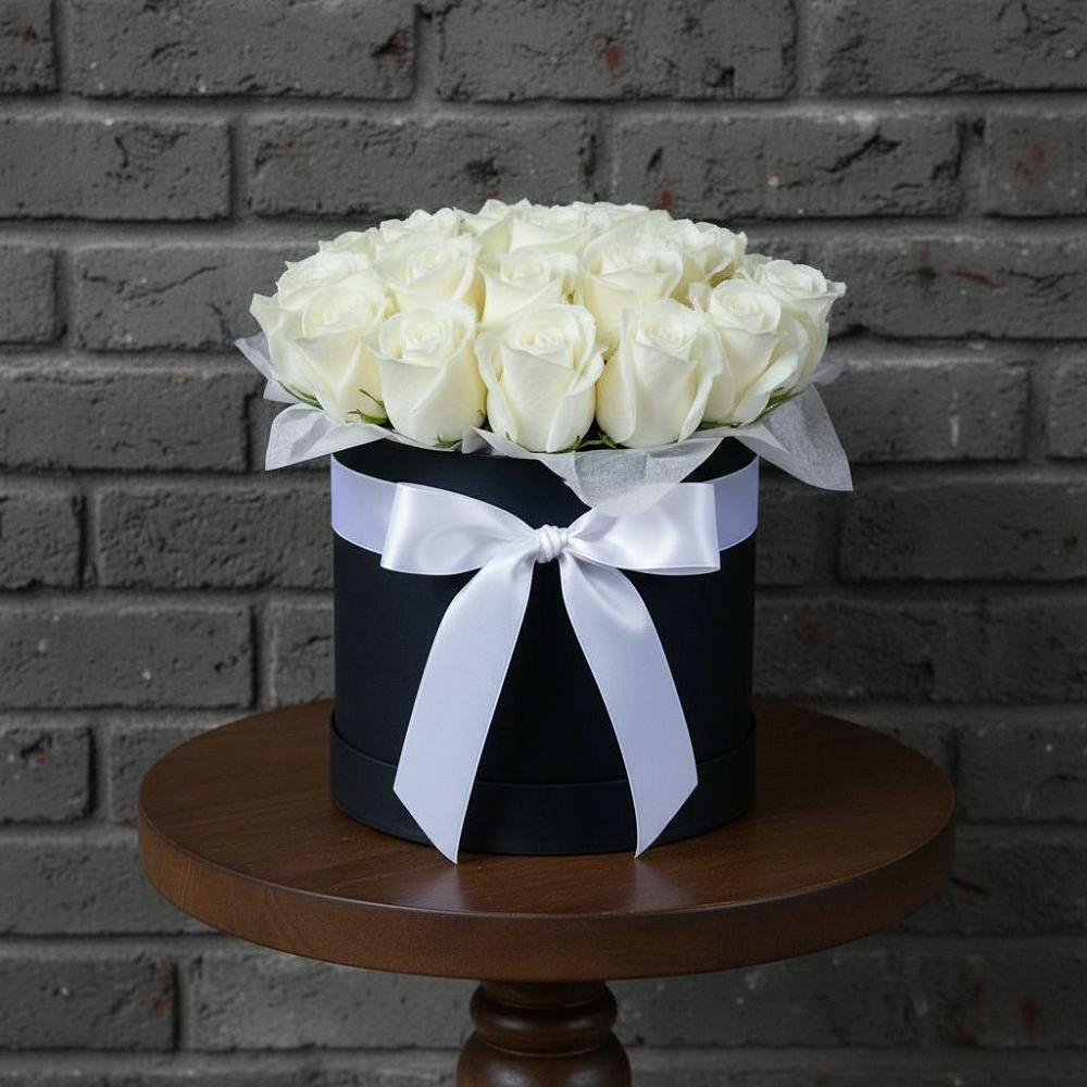 Цветочная композиция из Розы в шляпной коробке в Федотово