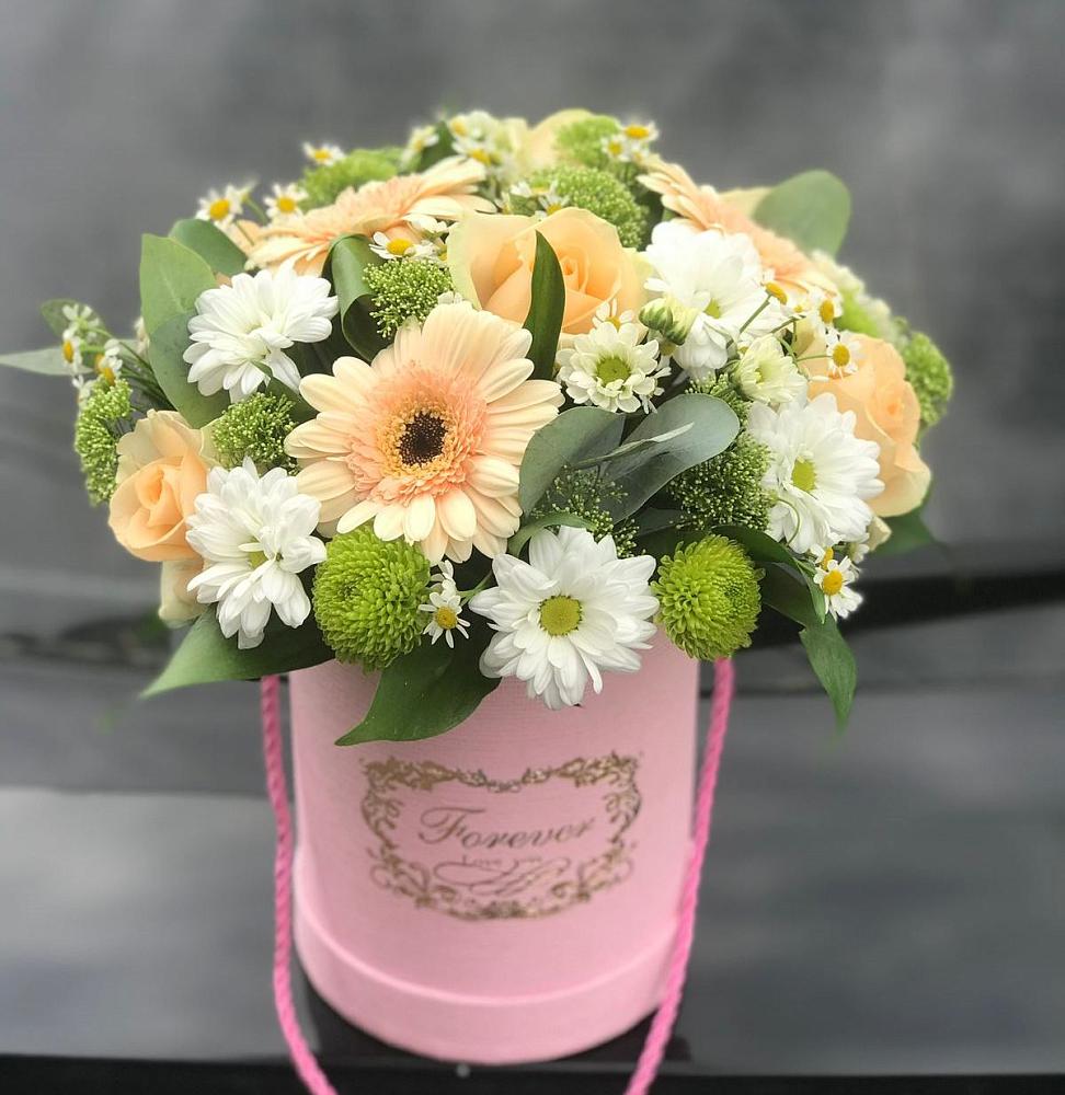 Цветочная композиция из Розы, Герберы и Хризантемы в шляпной коробке в Федотово